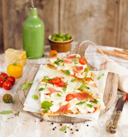 Pizza, coca y tartas saladas