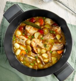 Cazuela de pescado y verduras en una olla de bergner for master chef