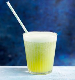 zumo de piña y limon