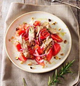 ensalada de ventresca, cebolla y tomate