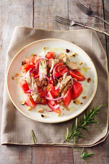 ensalada de ventresca, cebolla y tomate