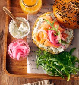 bocadillo de salmon y queso crema
