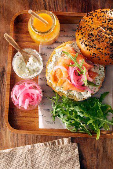 bocadillo de salmon y queso crema