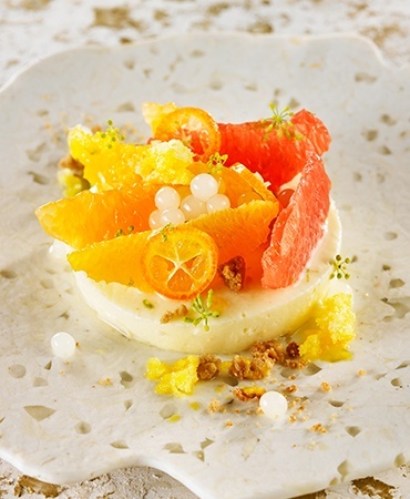 Limón, yuzu, mandarina, naranja, pomelo y crumble de especias - Delicooks