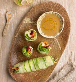 rollos de pepino relleno de verduras