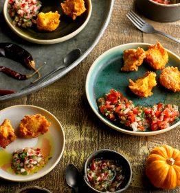 Buñuelos de calabaza con pico de gallo