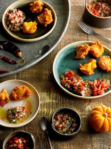 Buñuelos de calabaza con pico de gallo