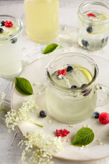 bebida de sauco con fruta