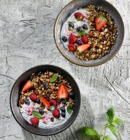 granola y fruta