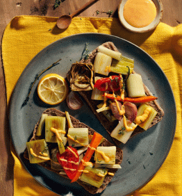 tosta con verduras al horno
