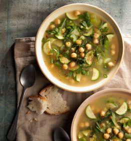 kale y garbanzos en sopa